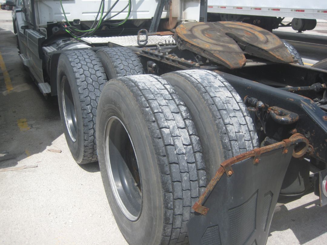 2015 VOLVO VN Series - Image 7